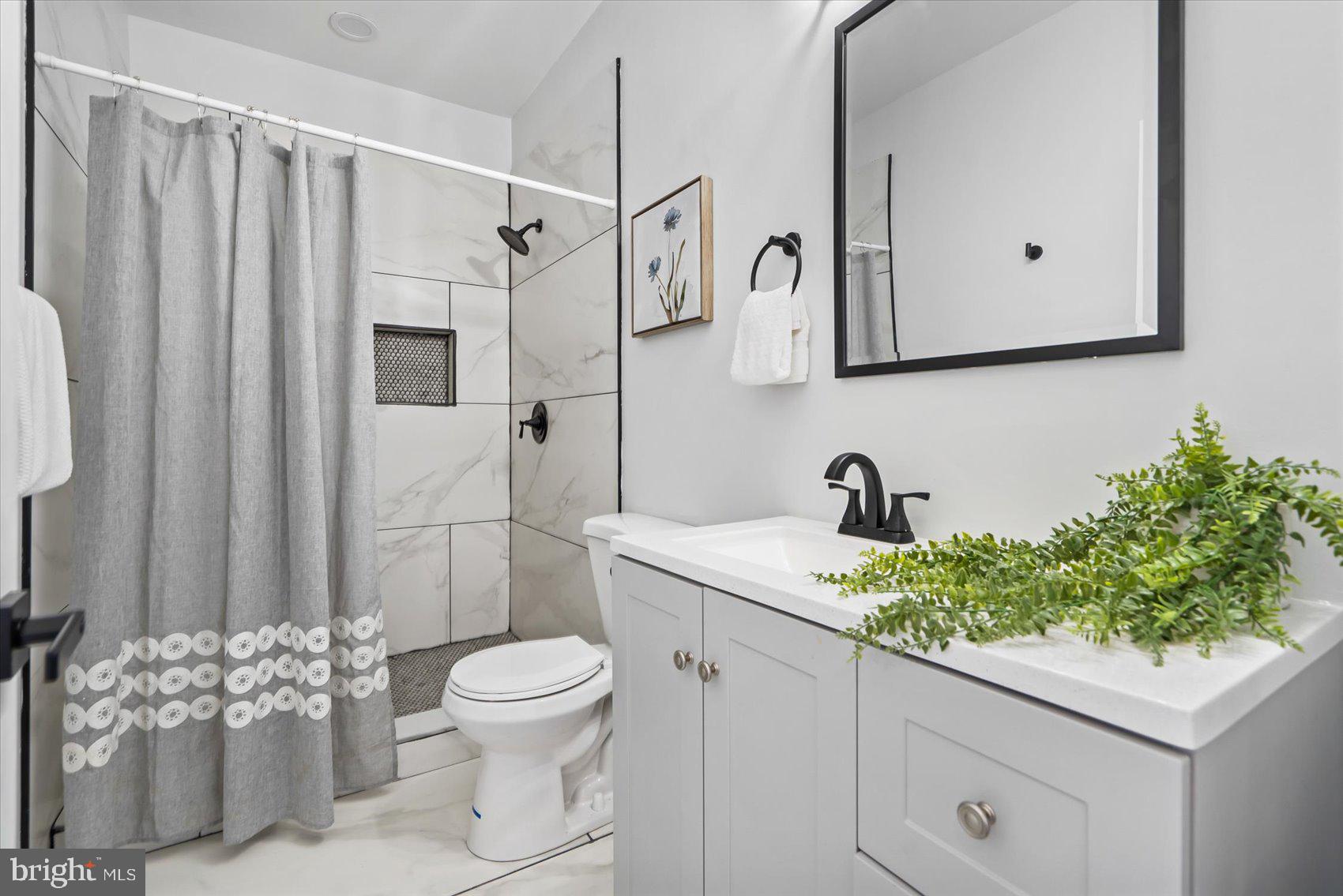 EVERGREEN LAWN - Residential