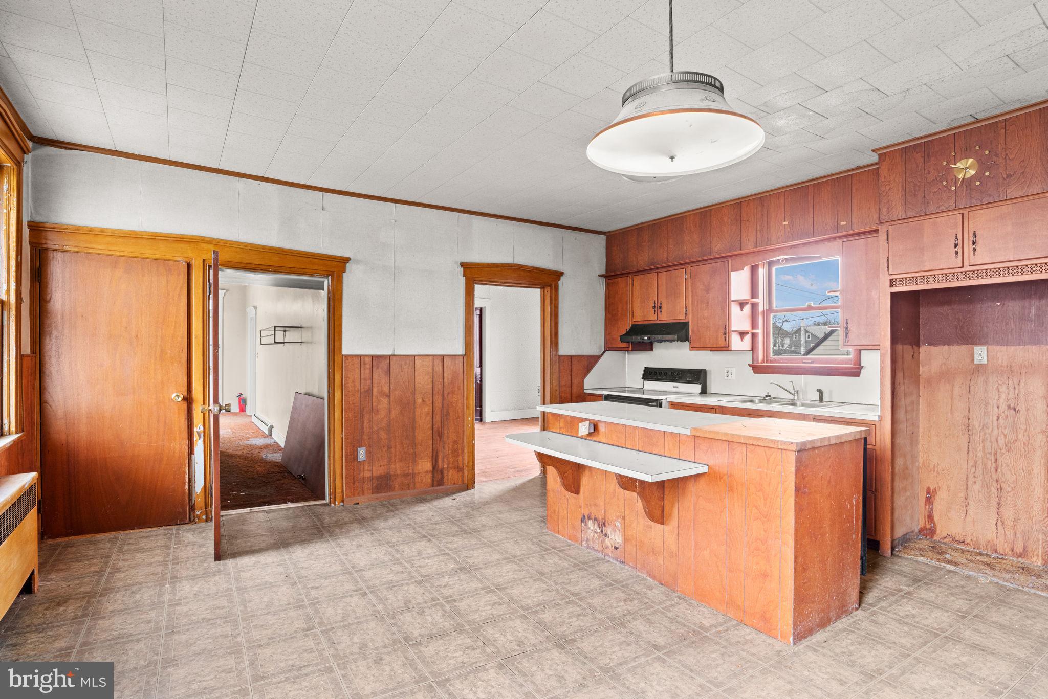 8448 LANCASTER AVENUE