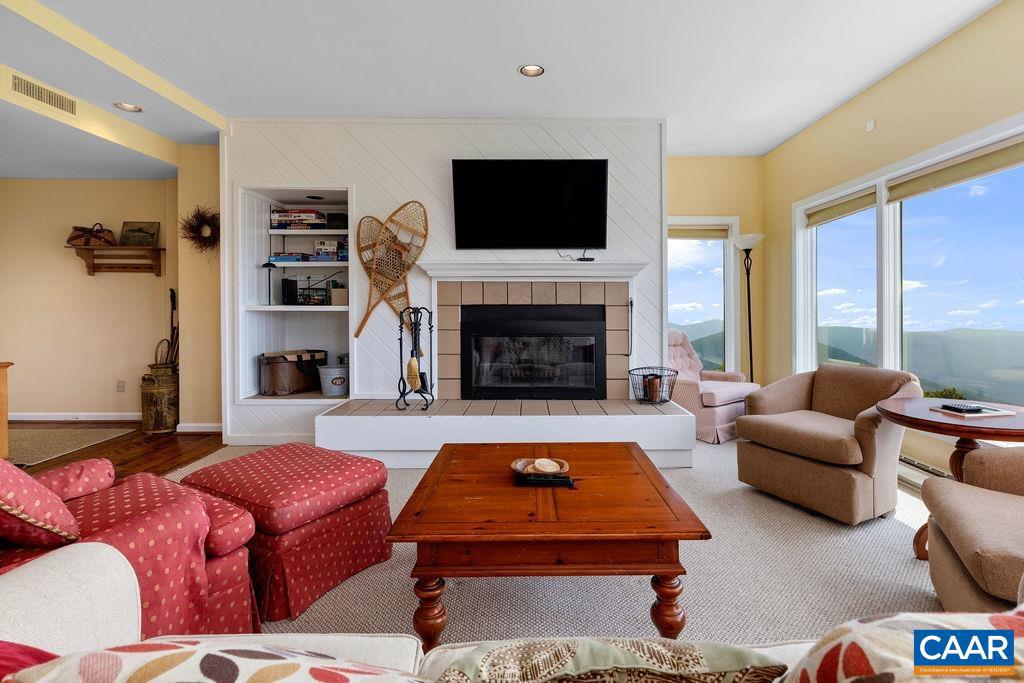 1643 OVERLOOK CONDOS 1643