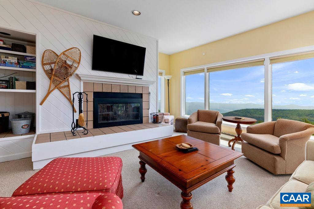 1643 OVERLOOK CONDOS 1643