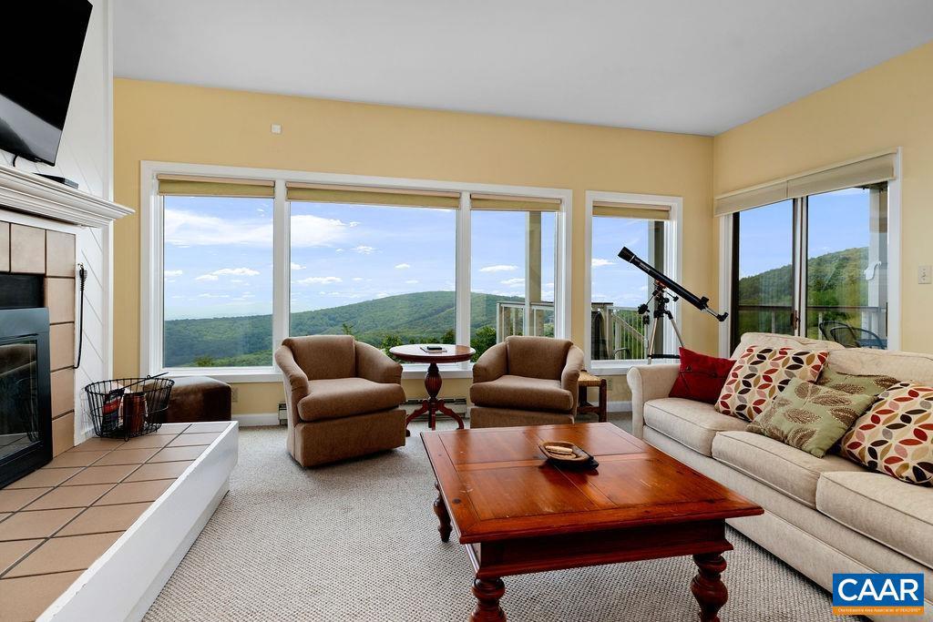 1643 OVERLOOK CONDOS 1643
