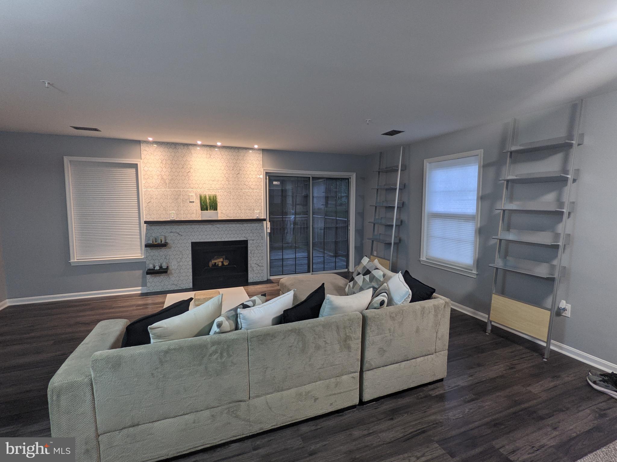 APPLEGATE CONDO - Residential