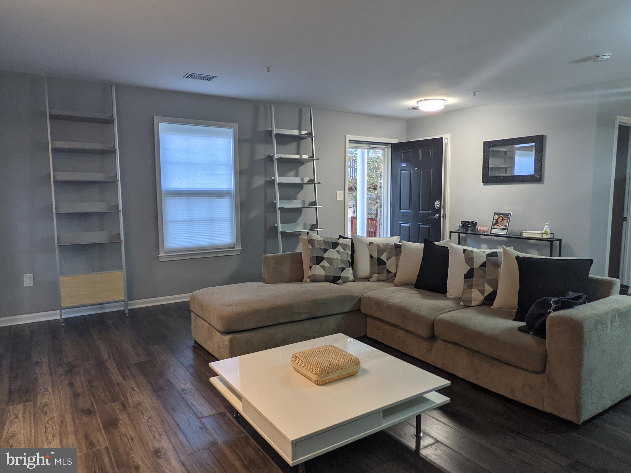 APPLEGATE CONDO - Residential
