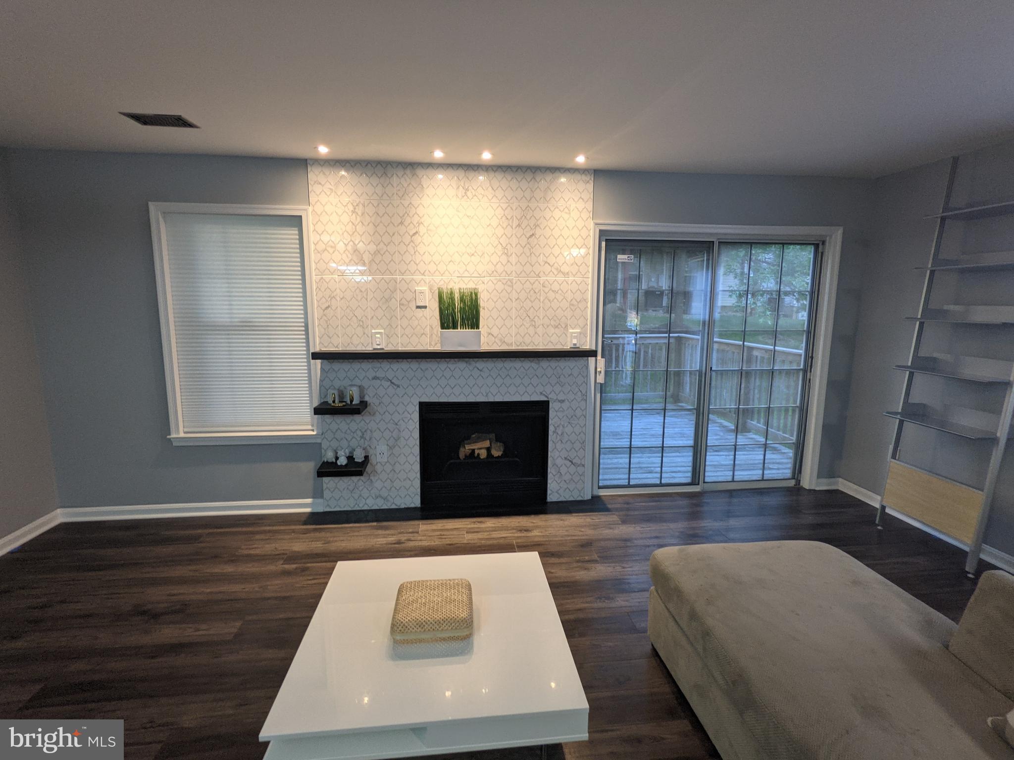 APPLEGATE CONDO - Residential