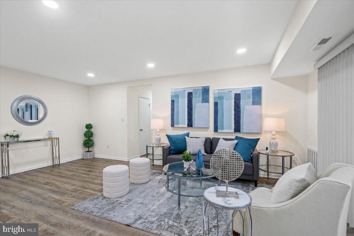 MARLOW TOWERS CONDOMINIUMS - Residential