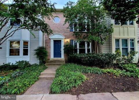 Townhouse For Rent - 5189 Glen Meadow Drive<br/> CENTREVILLE, VA 20120