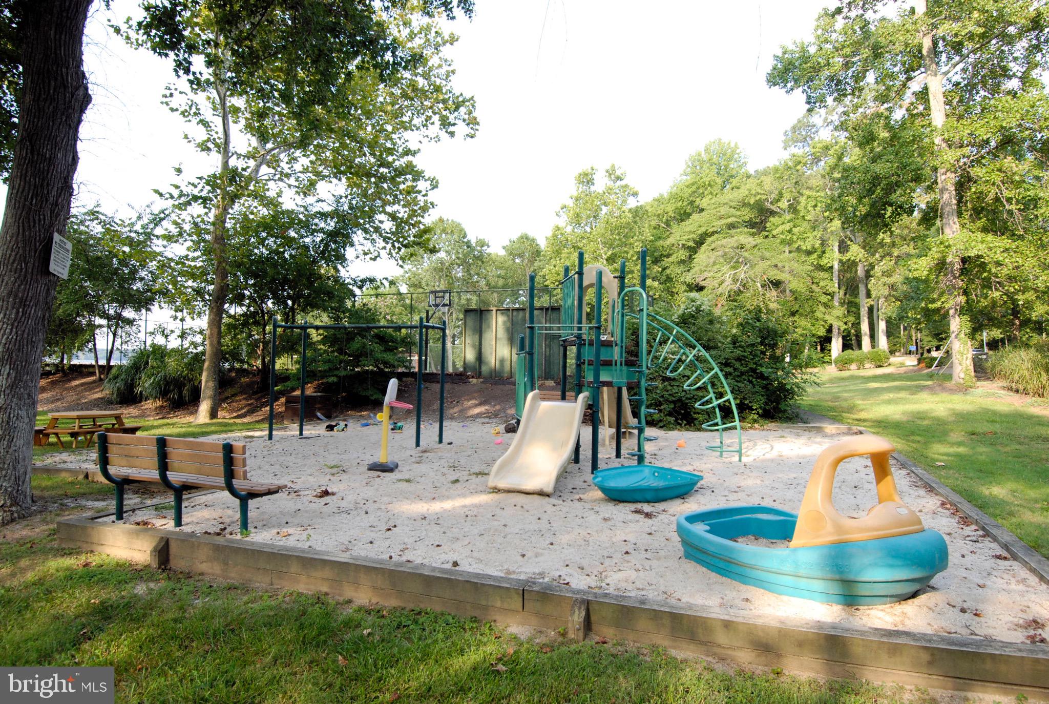 HALLOWING POINT RIVER ESTATES - Residential