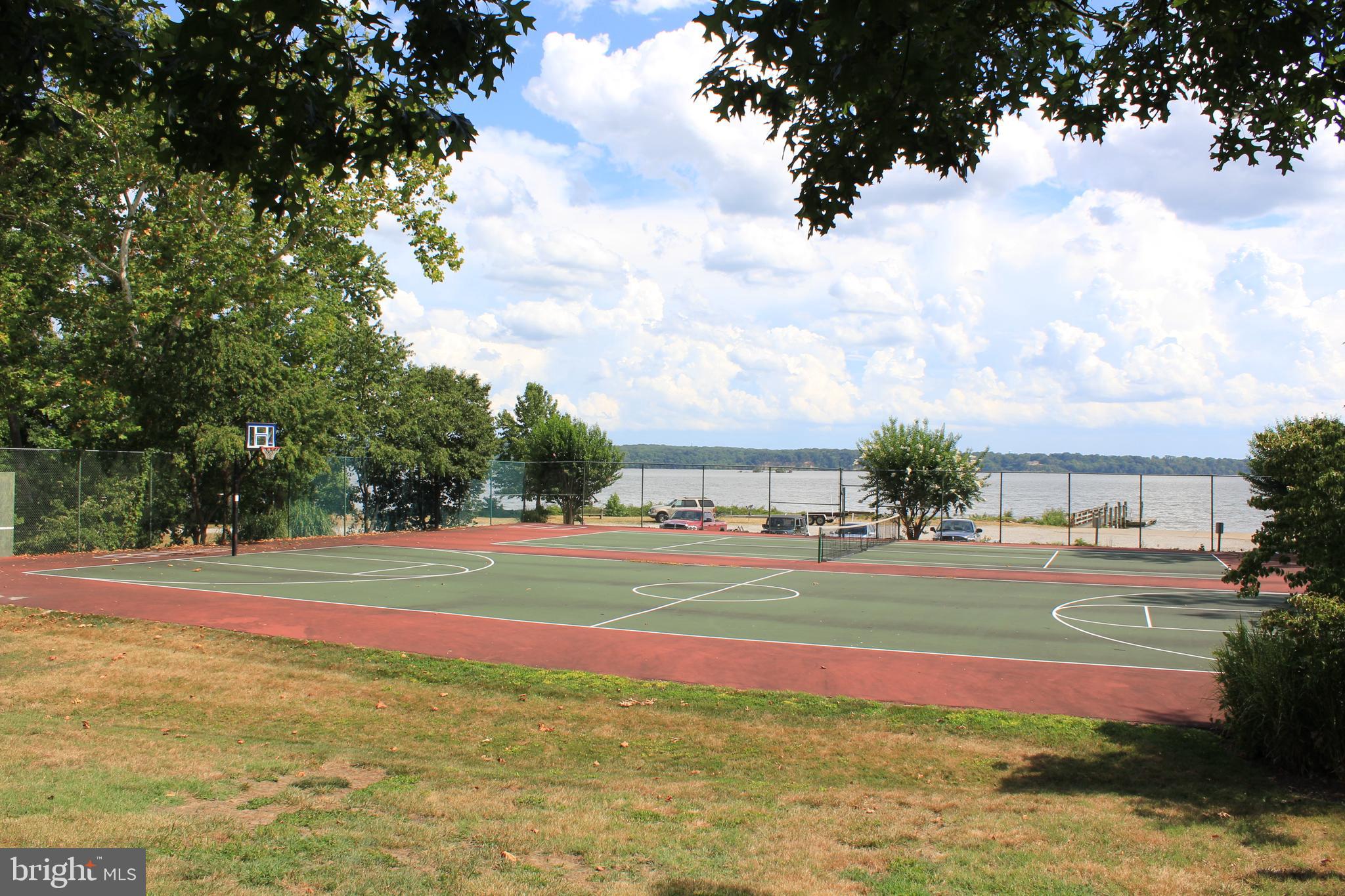 HALLOWING POINT RIVER ESTATES - Residential