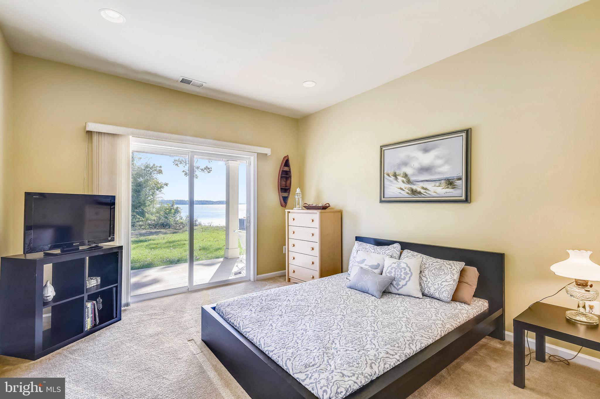 HALLOWING POINT RIVER ESTATES - Residential