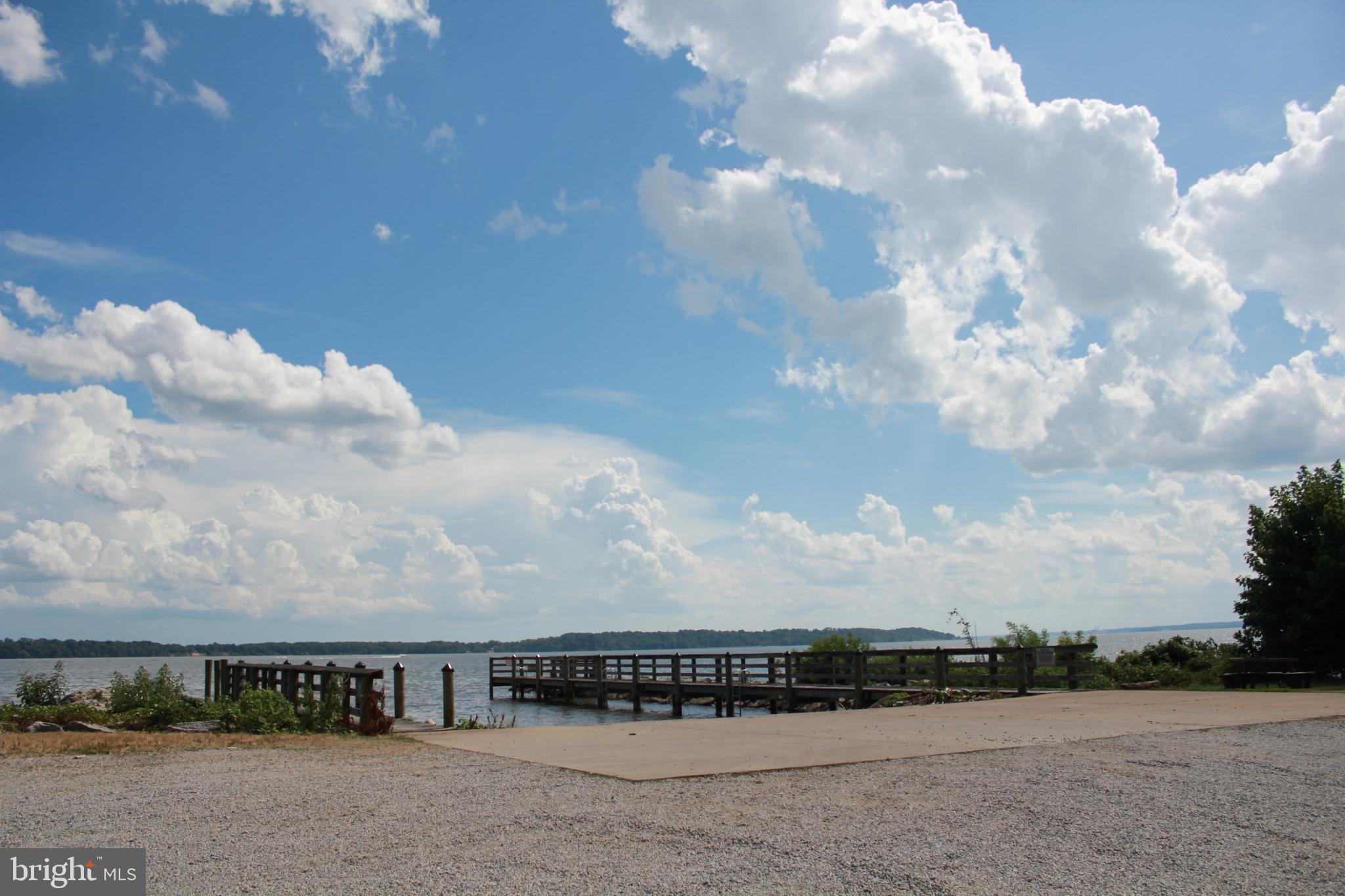 HALLOWING POINT RIVER ESTATES - Residential