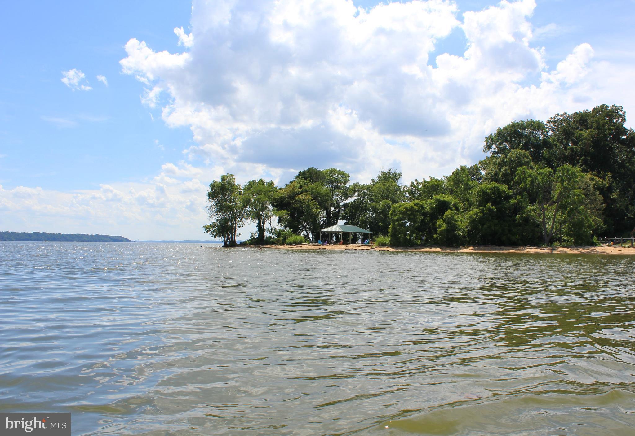 HALLOWING POINT RIVER ESTATES - Residential