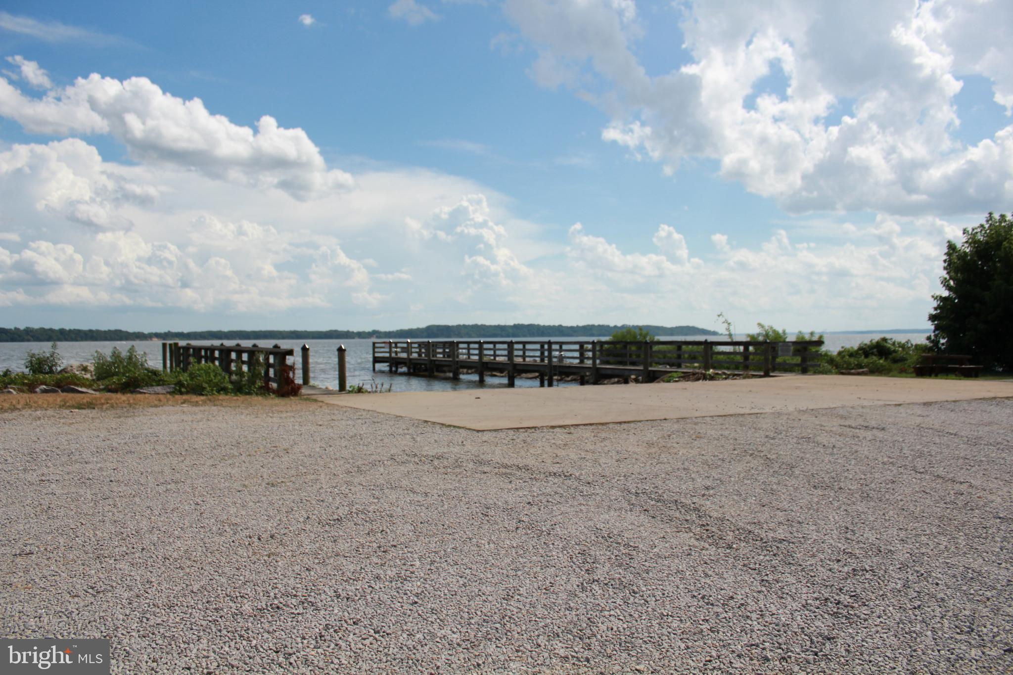 HALLOWING POINT RIVER ESTATES - Residential