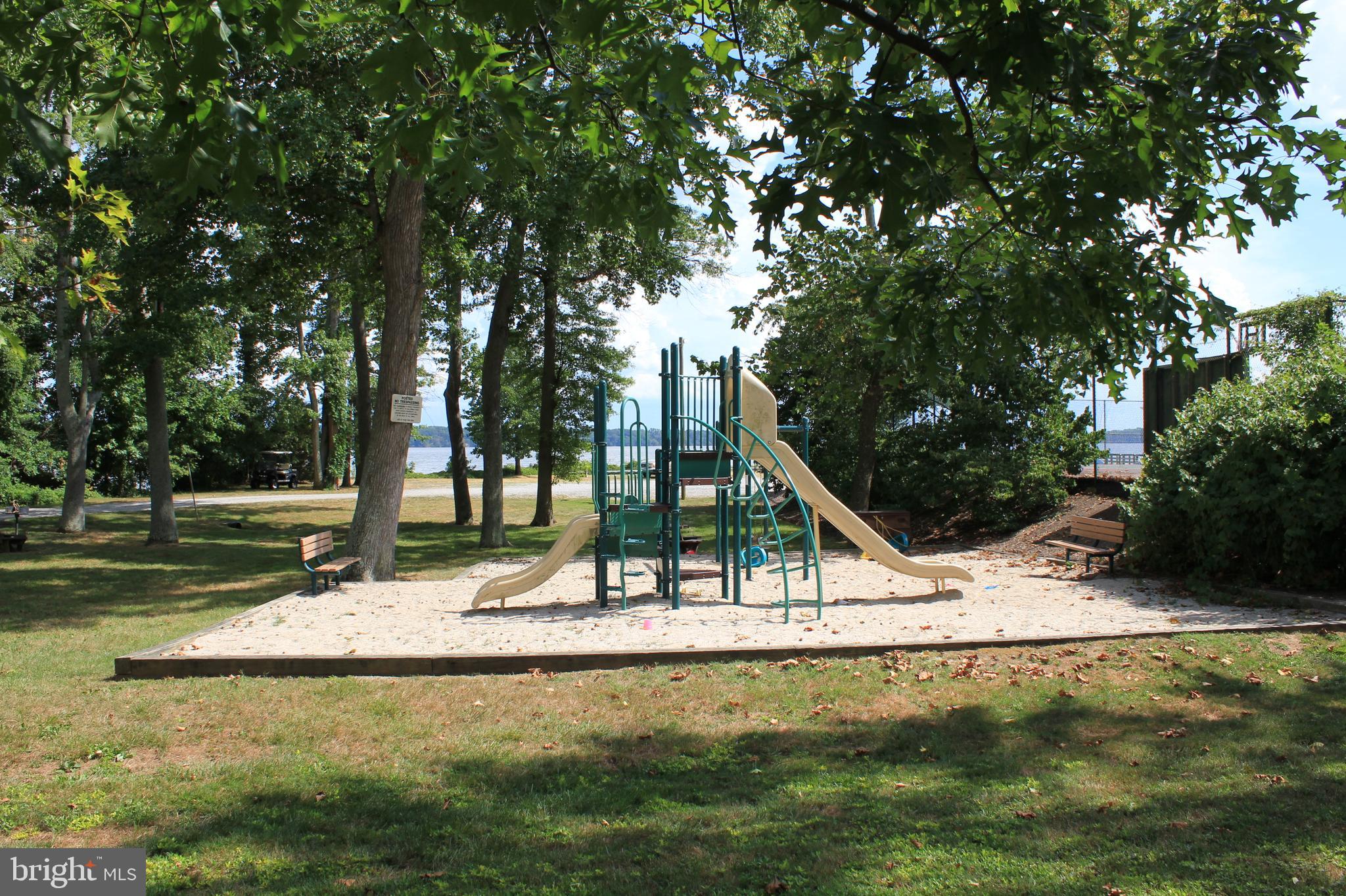 HALLOWING POINT RIVER ESTATES - Residential