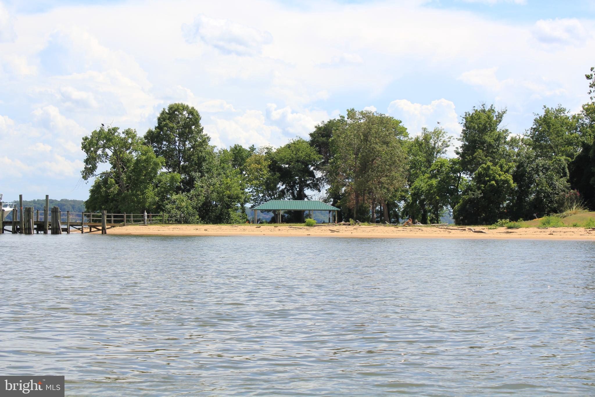 HALLOWING POINT RIVER ESTATES - Residential