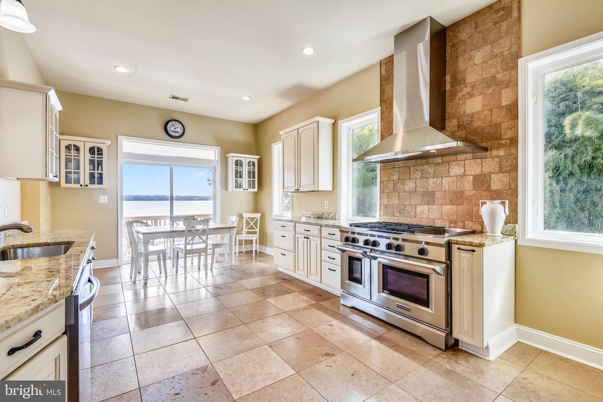 HALLOWING POINT RIVER ESTATES - Residential