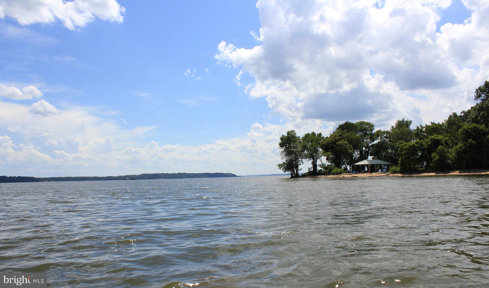 HALLOWING POINT RIVER ESTATES - Residential