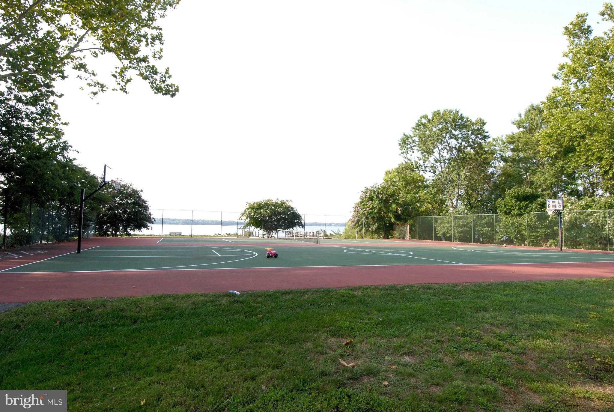 HALLOWING POINT RIVER ESTATES - Residential