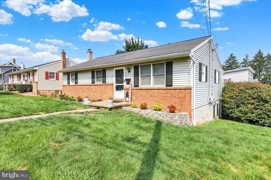 Photo of 340 Lincoln Avenue, EPHRATA, PA 17522 (MLS # PALA2074356)