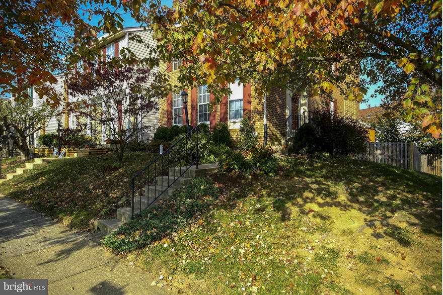 FANTASTIC BRICK THREE BEDROOM THREE LEVEL END UNIT WITH LOVELY CUSTOM DECK. OPEN FLOOR PLAN. EAT IN KITCHEN WITH PLENTY OF CABINET AND COUNTER SPACE. SUPER MASTER SUITE WITH VALUATED CEILINGS. FRESHLY PAINTED. FINISHED WALKOUT BASEMENT. HUGE RECREATION ROOM WITH WOOD BURNING BRICK FIREPLACE.FULLY FENCED BACK YARD. NEAR METRO, RESTURANTS, AND MALLS. MOTIVATED SELLERS. BEDROOM WINDOWS TO BE REPLACED