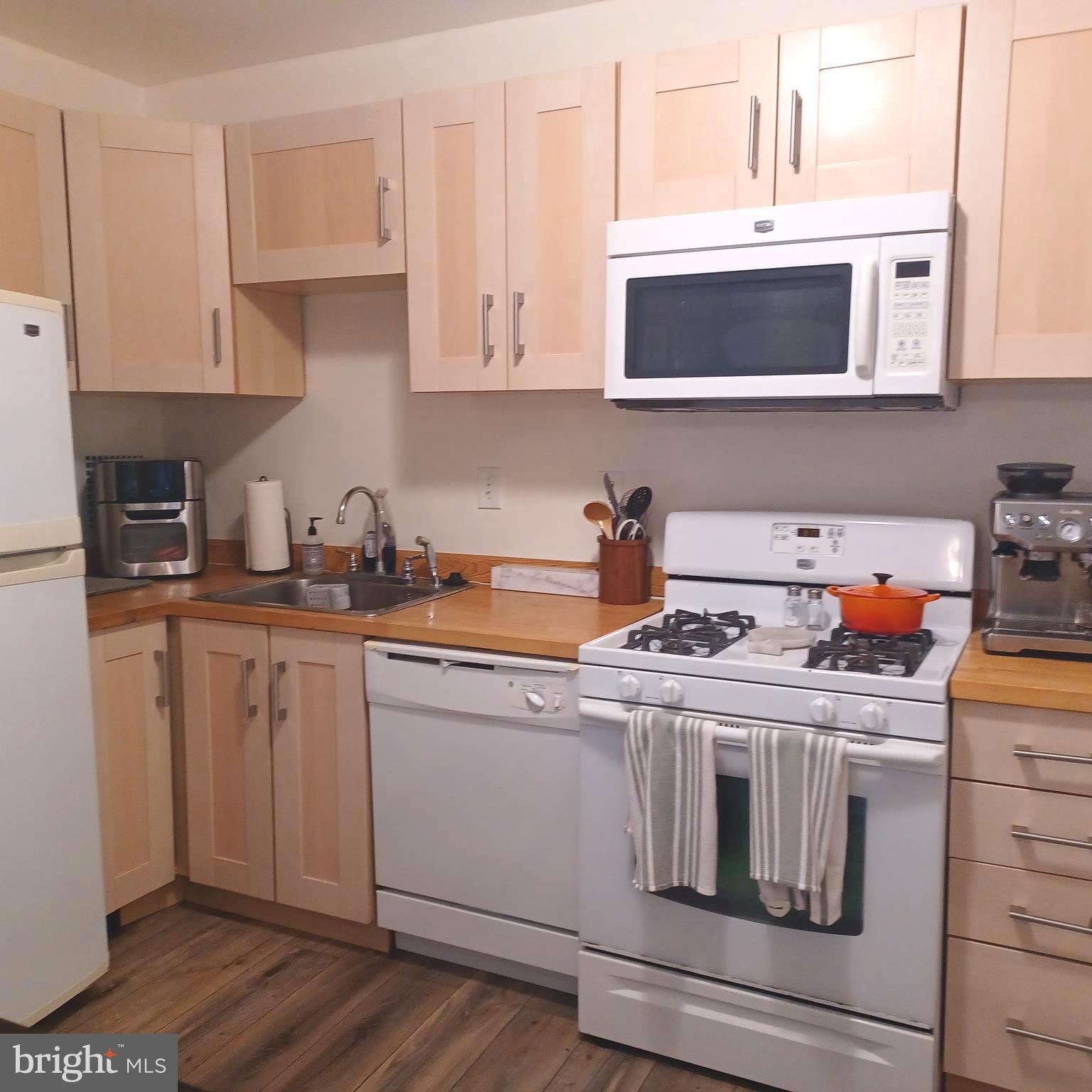 SKYLINE PLAZA - Residential Lease