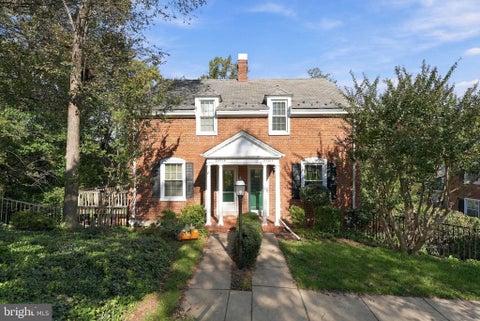 Photo of 3324 S Wakefield Street #A, ARLINGTON, VA 22206 (MLS # VAAR2081104)