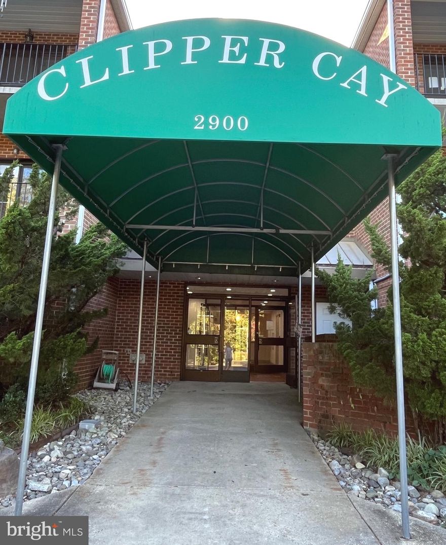 Beautiful winter water view. Spacious two-bedroom, two-bath condo located on the first floor in Clipper Cay, within the highly sought-after 55+ community of Heritage Harbour. Feature quartz countertop and a wine cooler. Enjoy all the exceptional amenities this community has to offer, with Clipper Cay conveniently situated just a block from the Lodge.