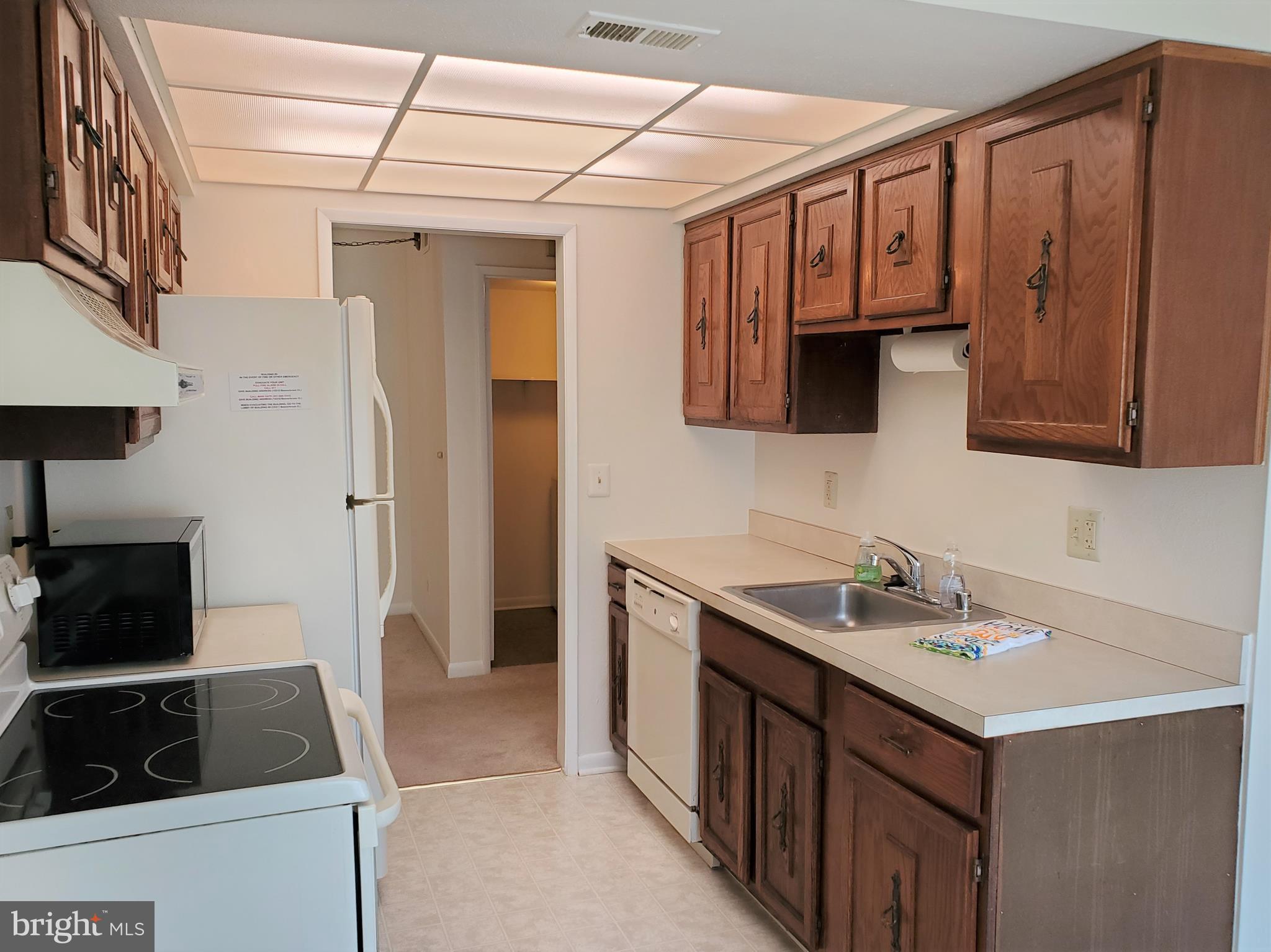 LEISURE WORLD - Residential Lease