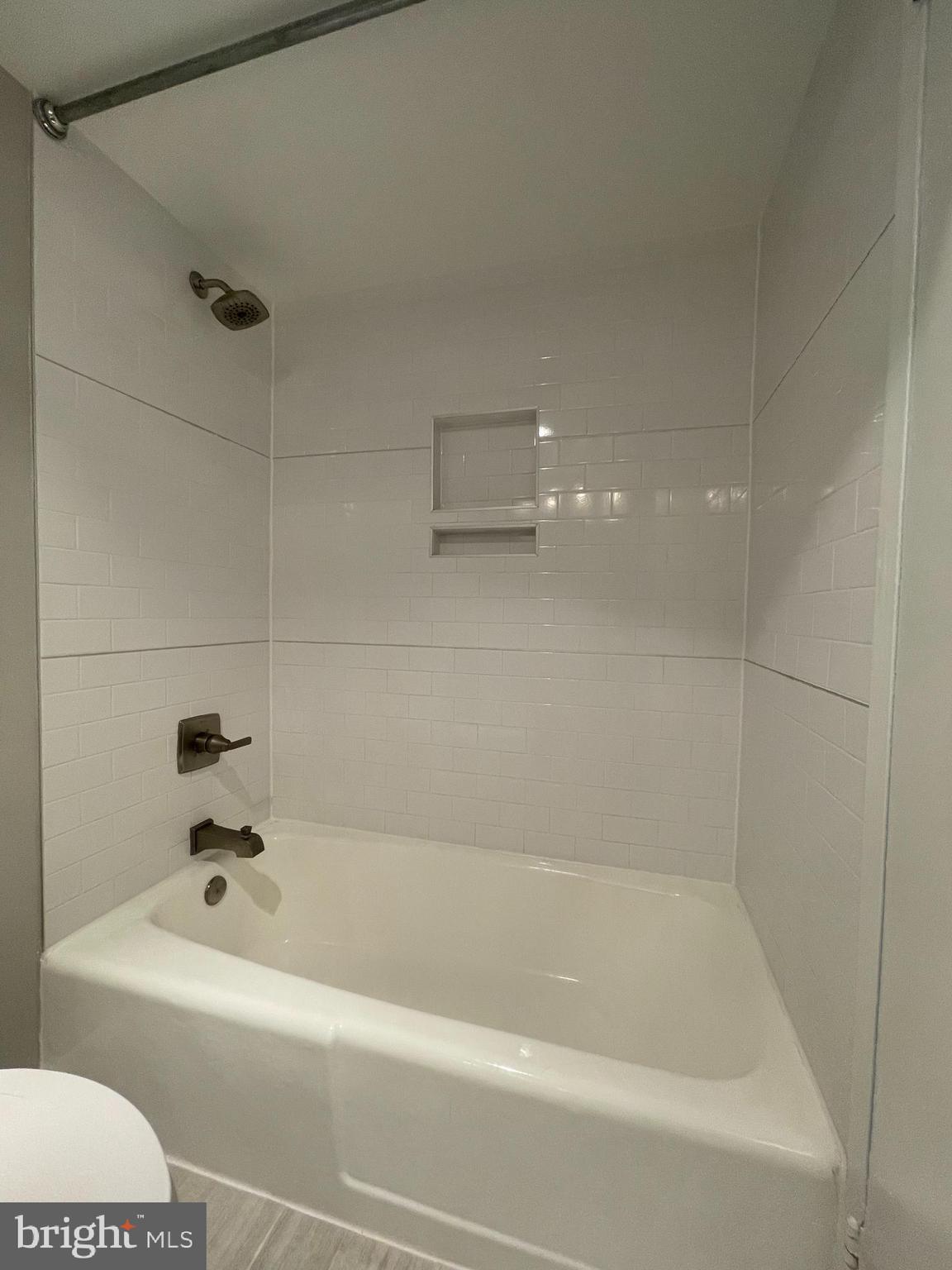 HUNTING CREEK CLUB CONDOMINIUMS - Residential Lease