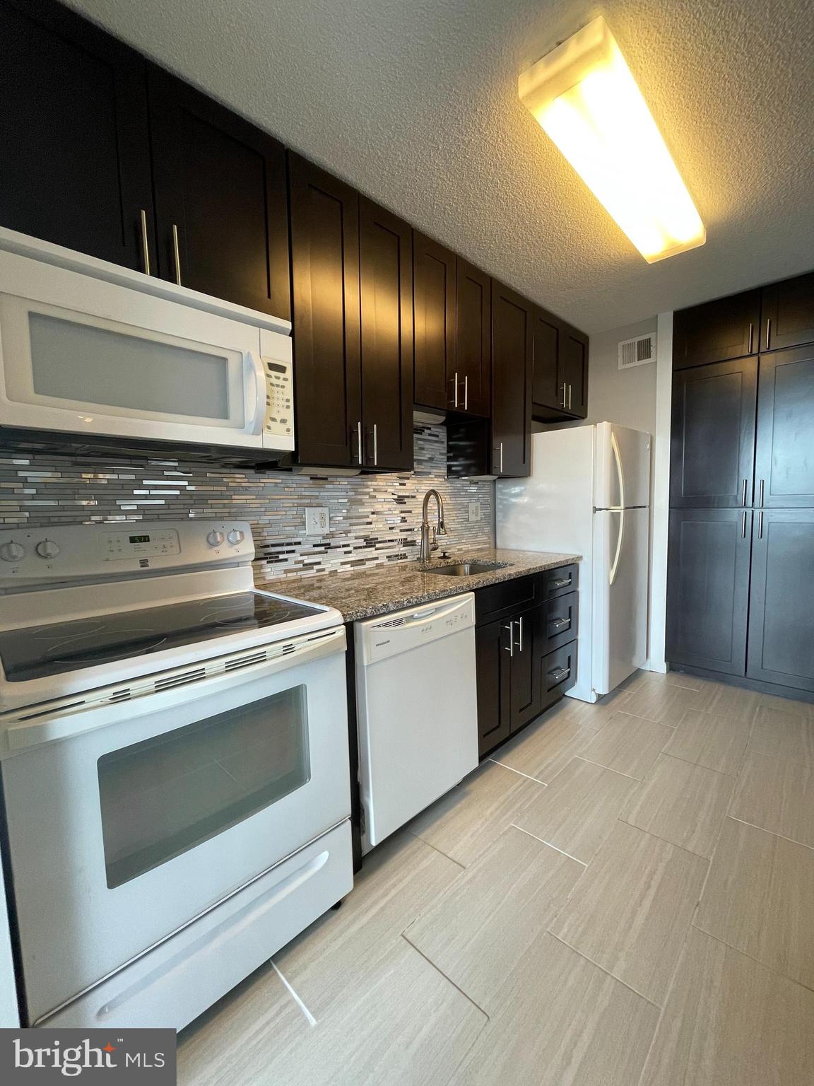 HUNTING CREEK CLUB CONDOMINIUMS - Residential Lease