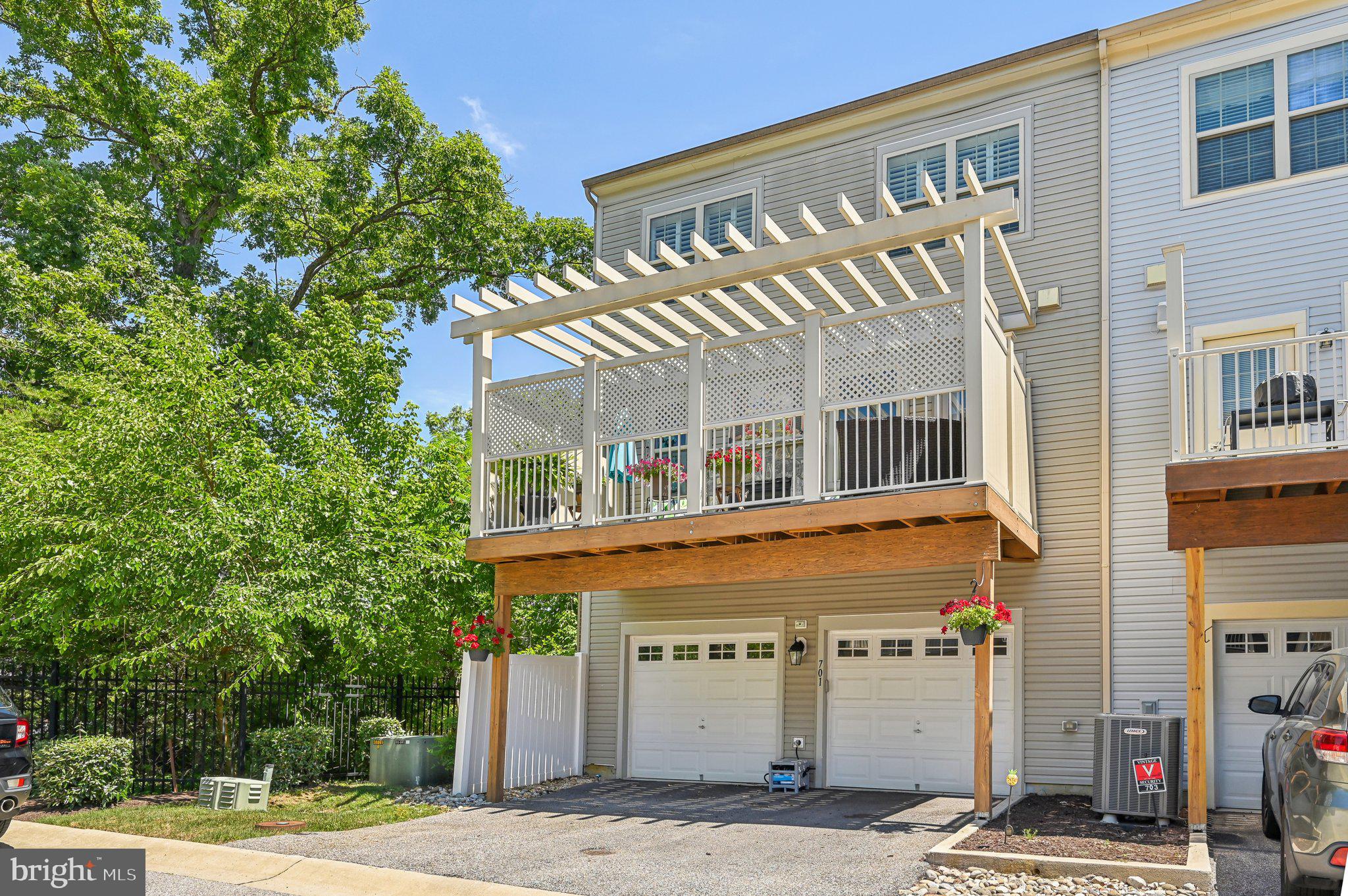 VILLAGE GREENS - Residential