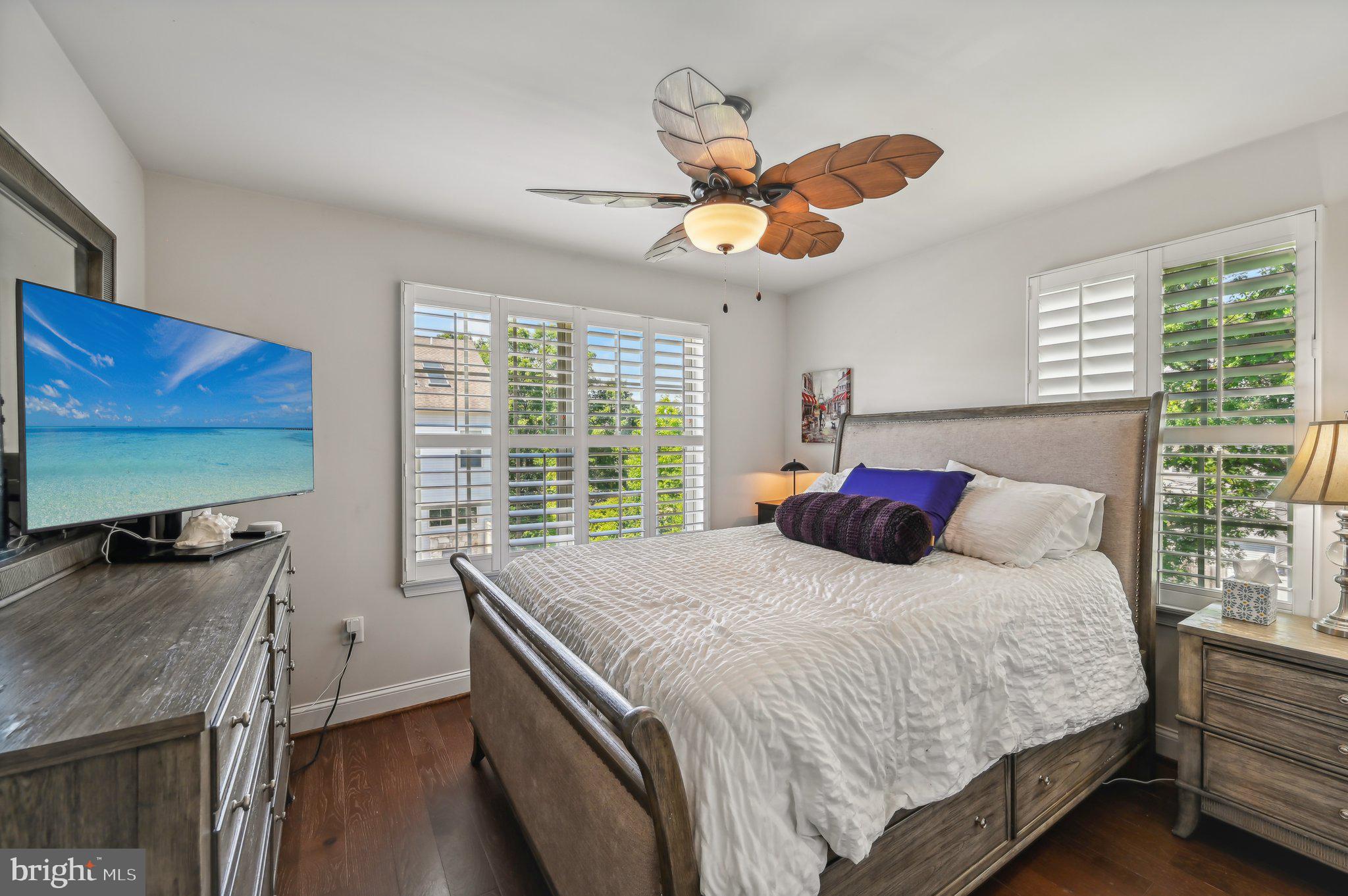 VILLAGE GREENS - Residential