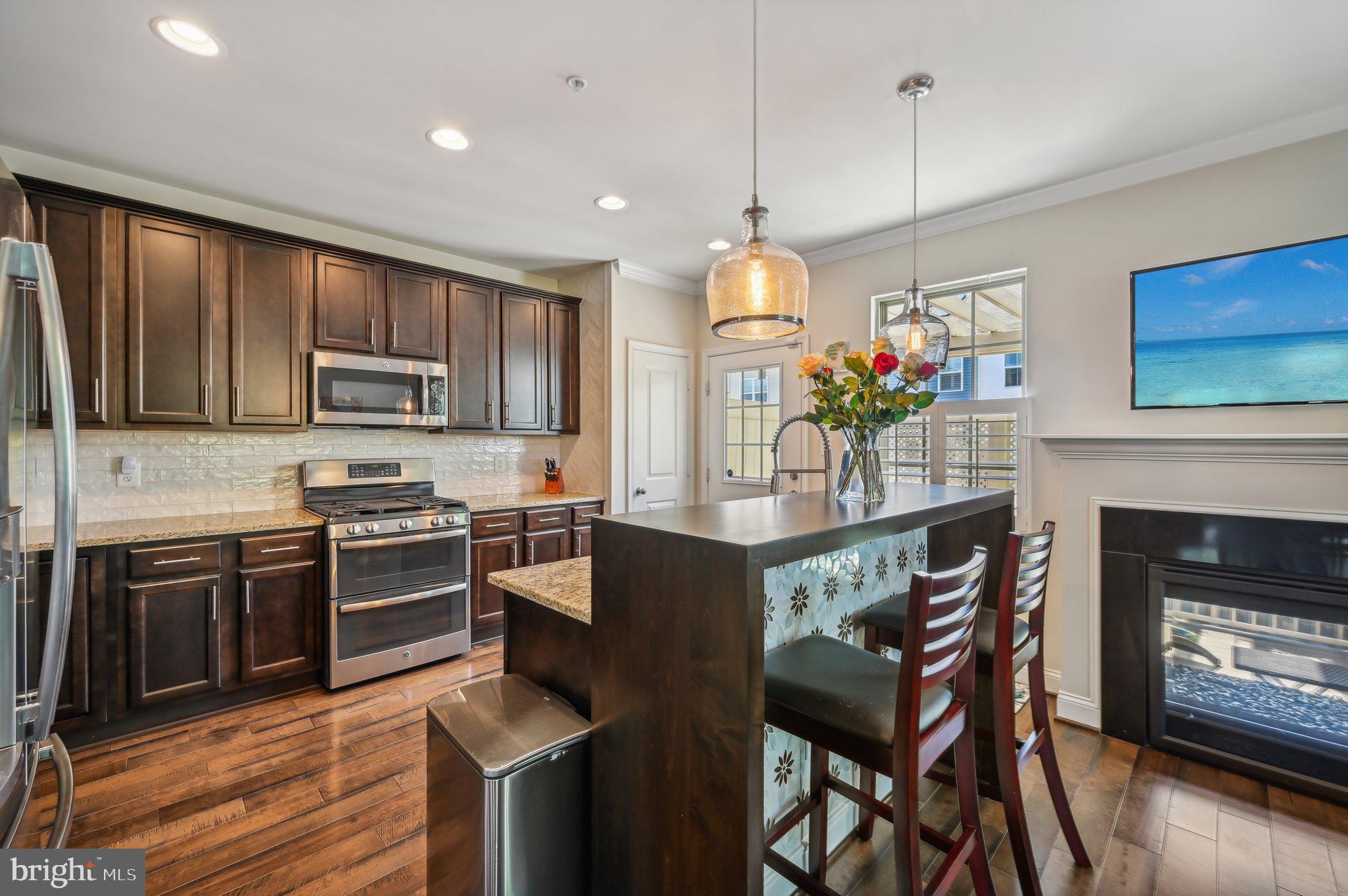 VILLAGE GREENS - Residential