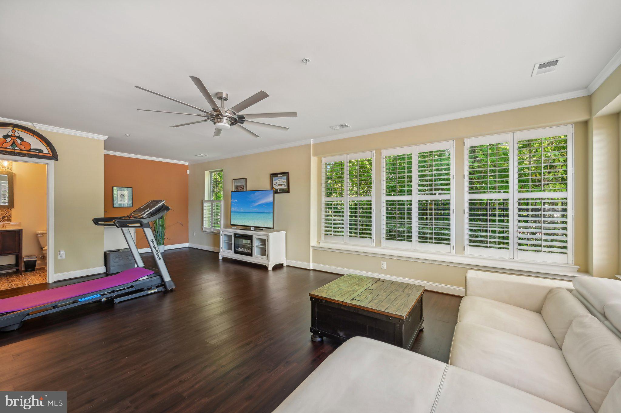 VILLAGE GREENS - Residential