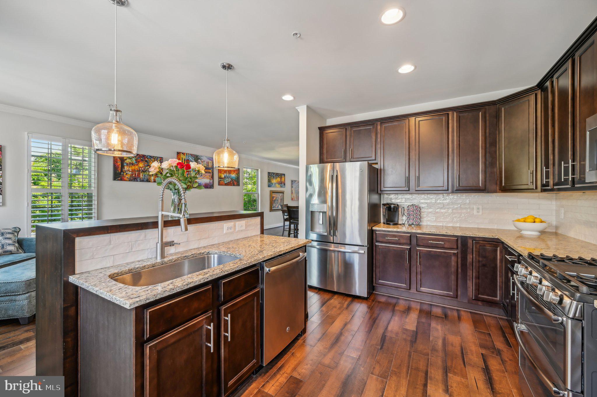 VILLAGE GREENS - Residential