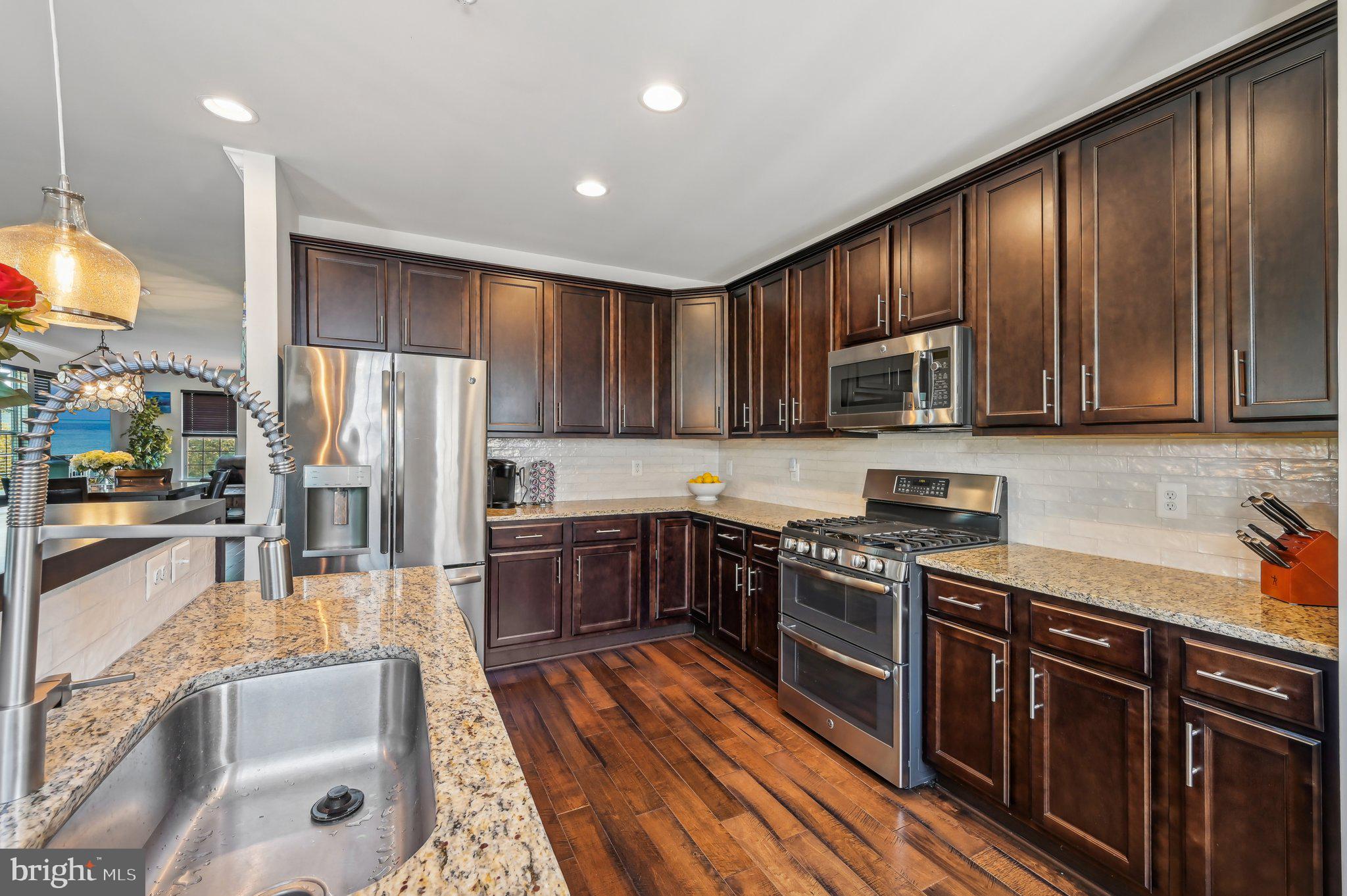 VILLAGE GREENS - Residential