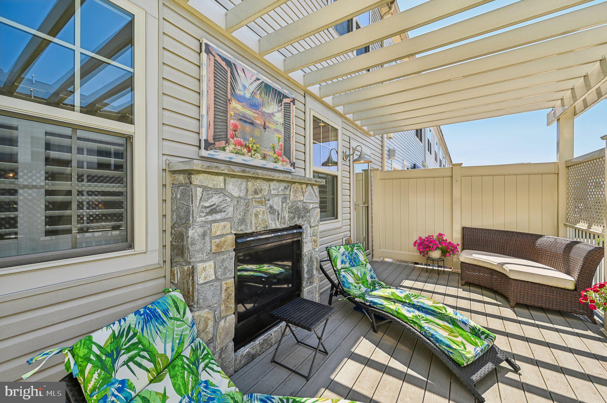 VILLAGE GREENS - Residential