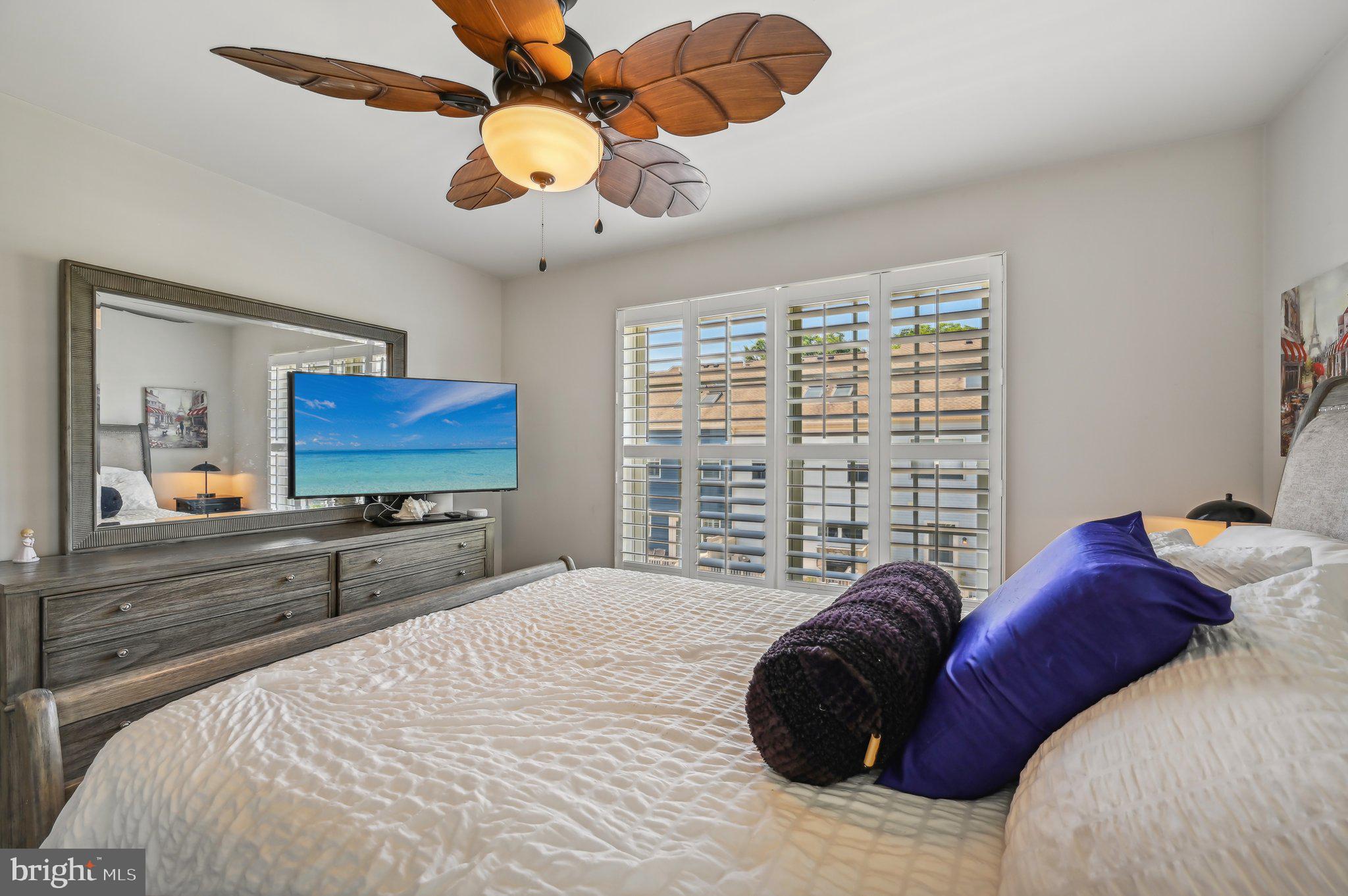 VILLAGE GREENS - Residential