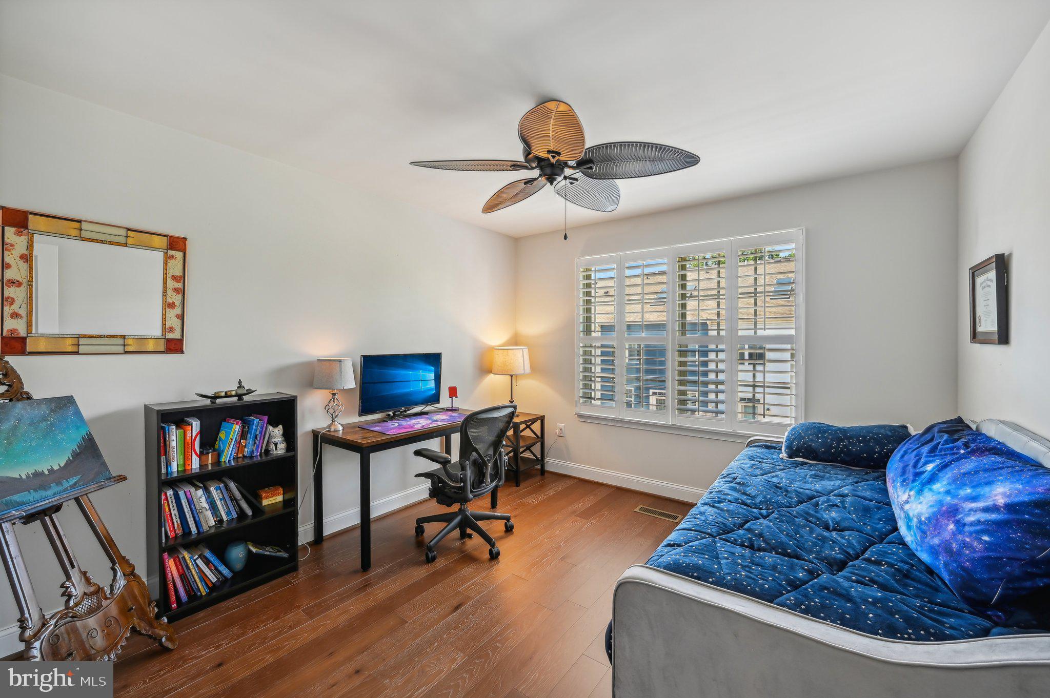 VILLAGE GREENS - Residential