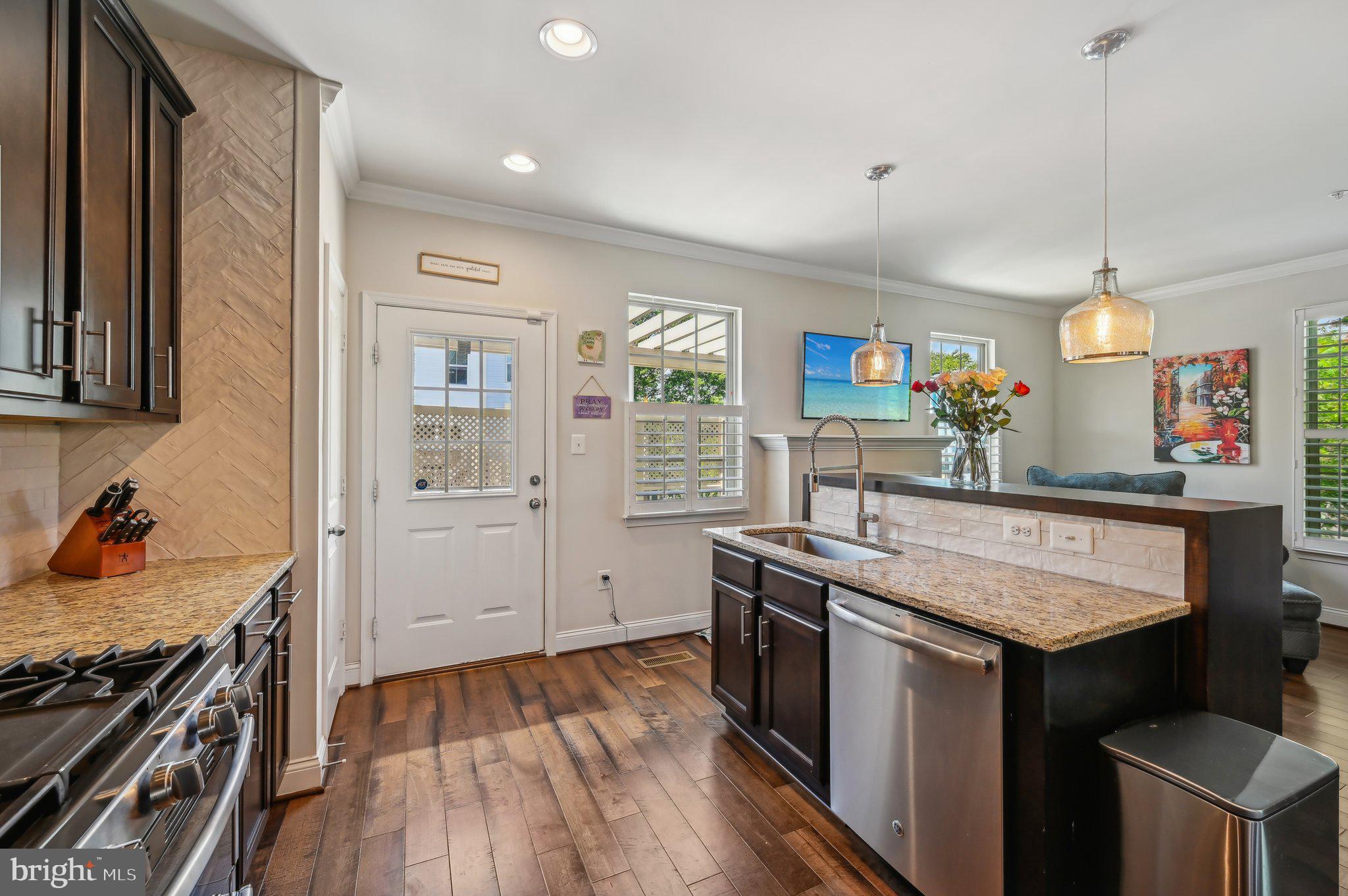 VILLAGE GREENS - Residential