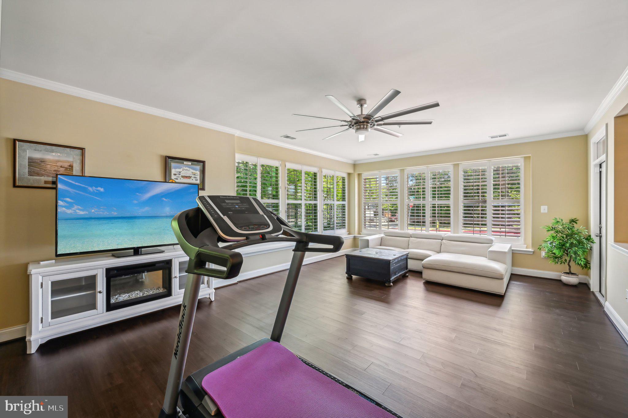 VILLAGE GREENS - Residential