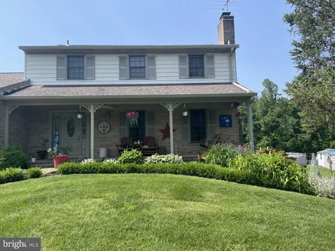 8203 Meadowlark Court, Manassas, VA MLS: VAPW2107402