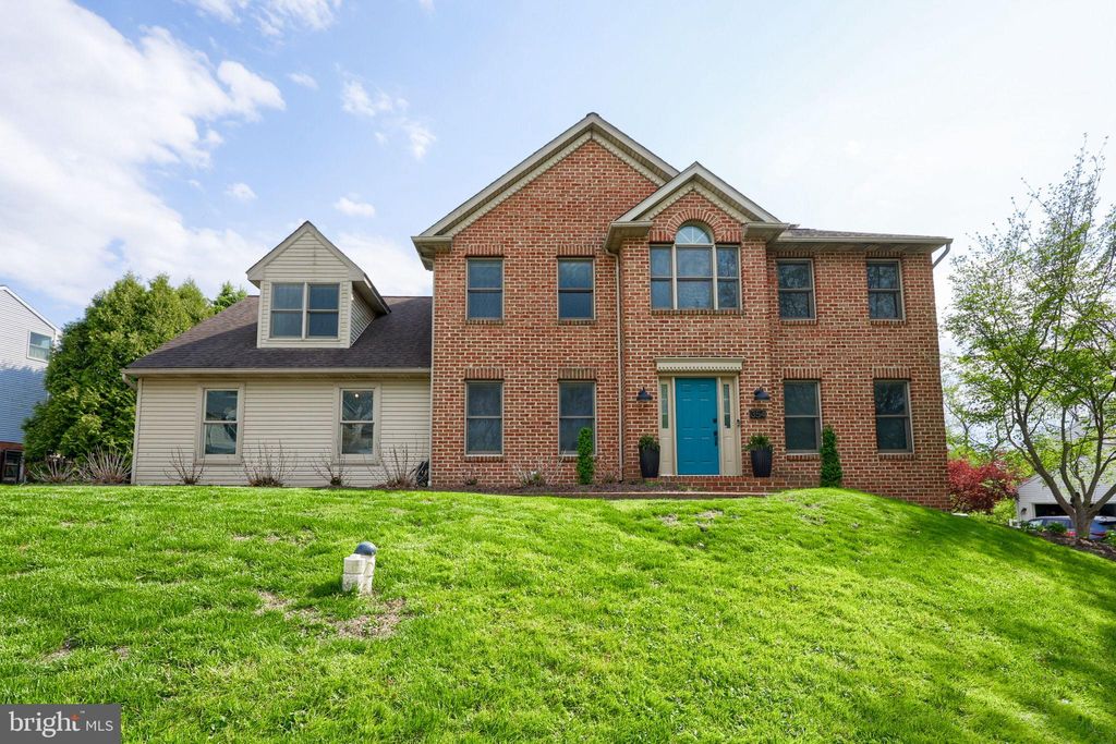Photo of 354 W Charlotte Street, MILLERSVILLE, PA 17551 (MLS # PALA2087894)