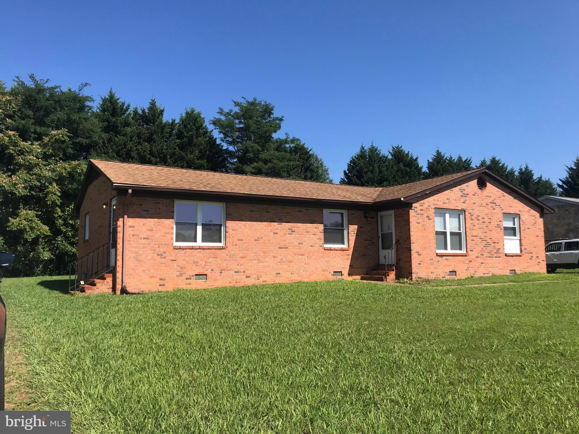 TOWN & COUNTRY - Residential Lease