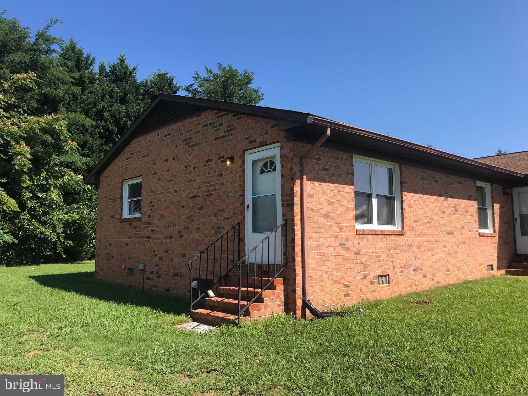 DUPLEX - South Stafford. Features 2 bedrooms and 1 bath. New carpet and vinyl throughout. New kitchen granite counter tops and freshly painted neutral interior. Only 1 SMALL pet will be considered.  Available immediately. Convenient south Stafford location close to shopping and commuter options.