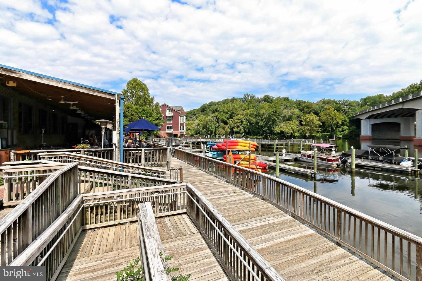 SHERBROOKE II TH CONDO - Residential