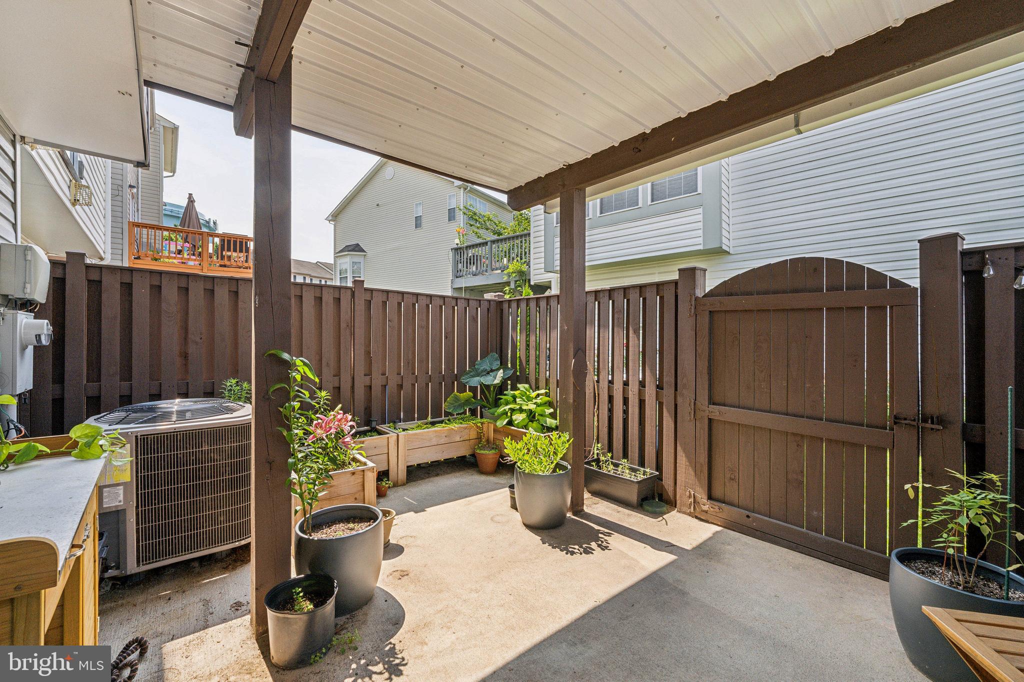 SHERBROOKE II TH CONDO - Residential