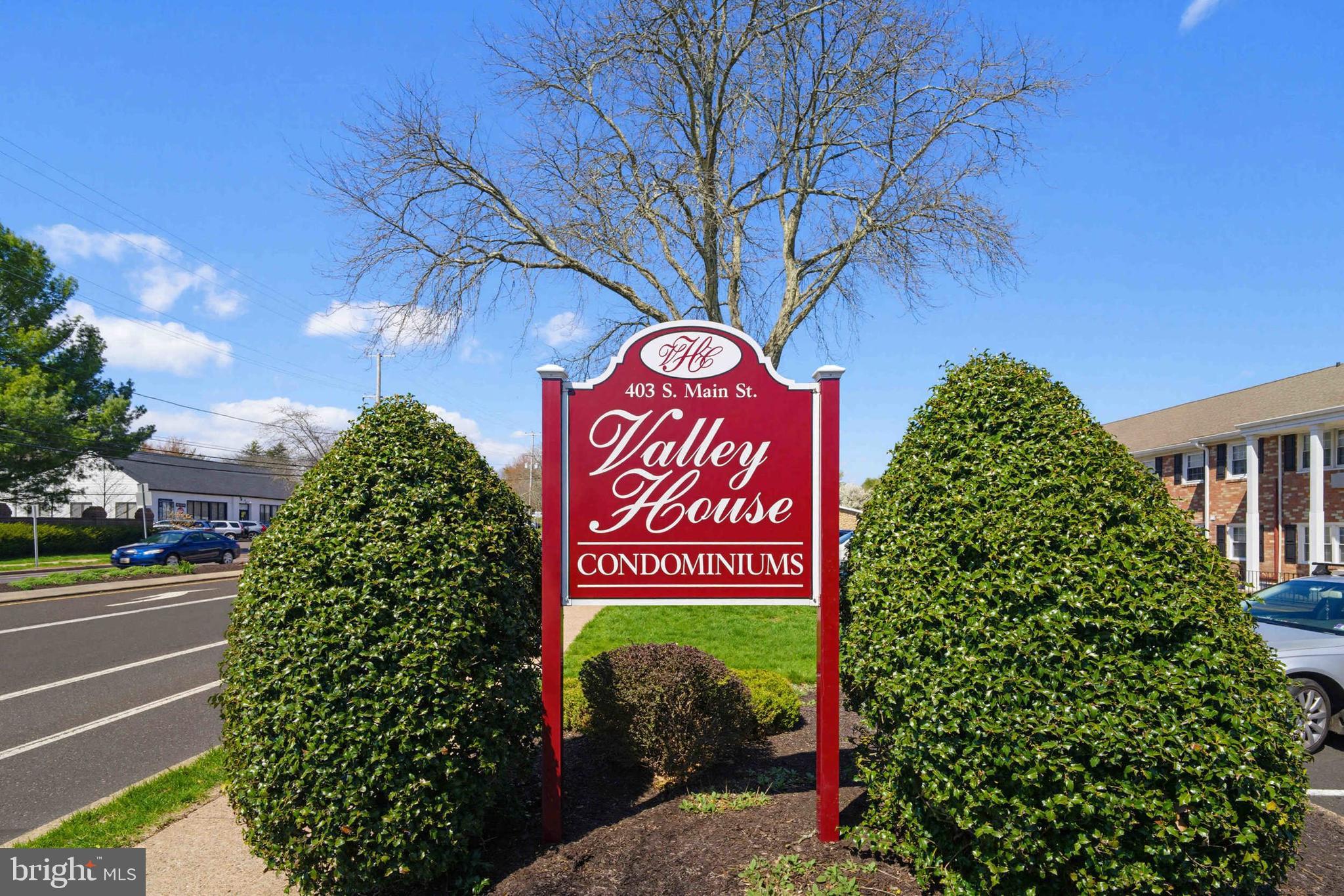 VALLEY HOUSE - Residential