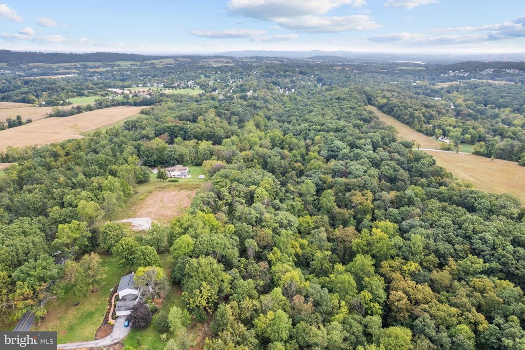 Photo of 725 CARTREF RD, ETTERS, PA 17319 (MLS # PAYK2049588)