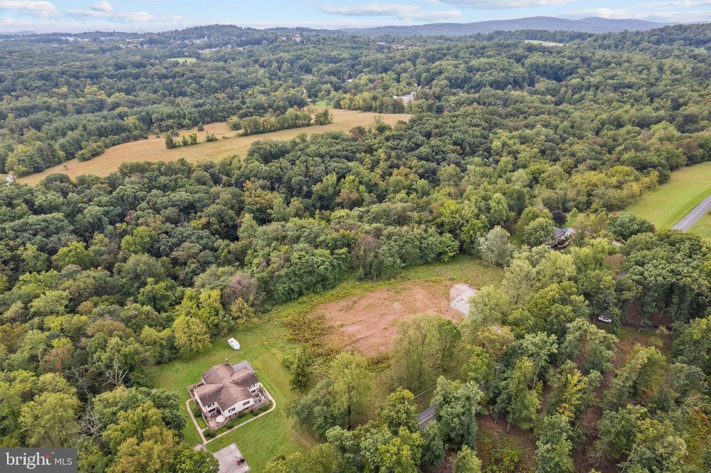 Photo of 725 CARTREF RD, ETTERS, PA 17319 (MLS # PAYK2049588)