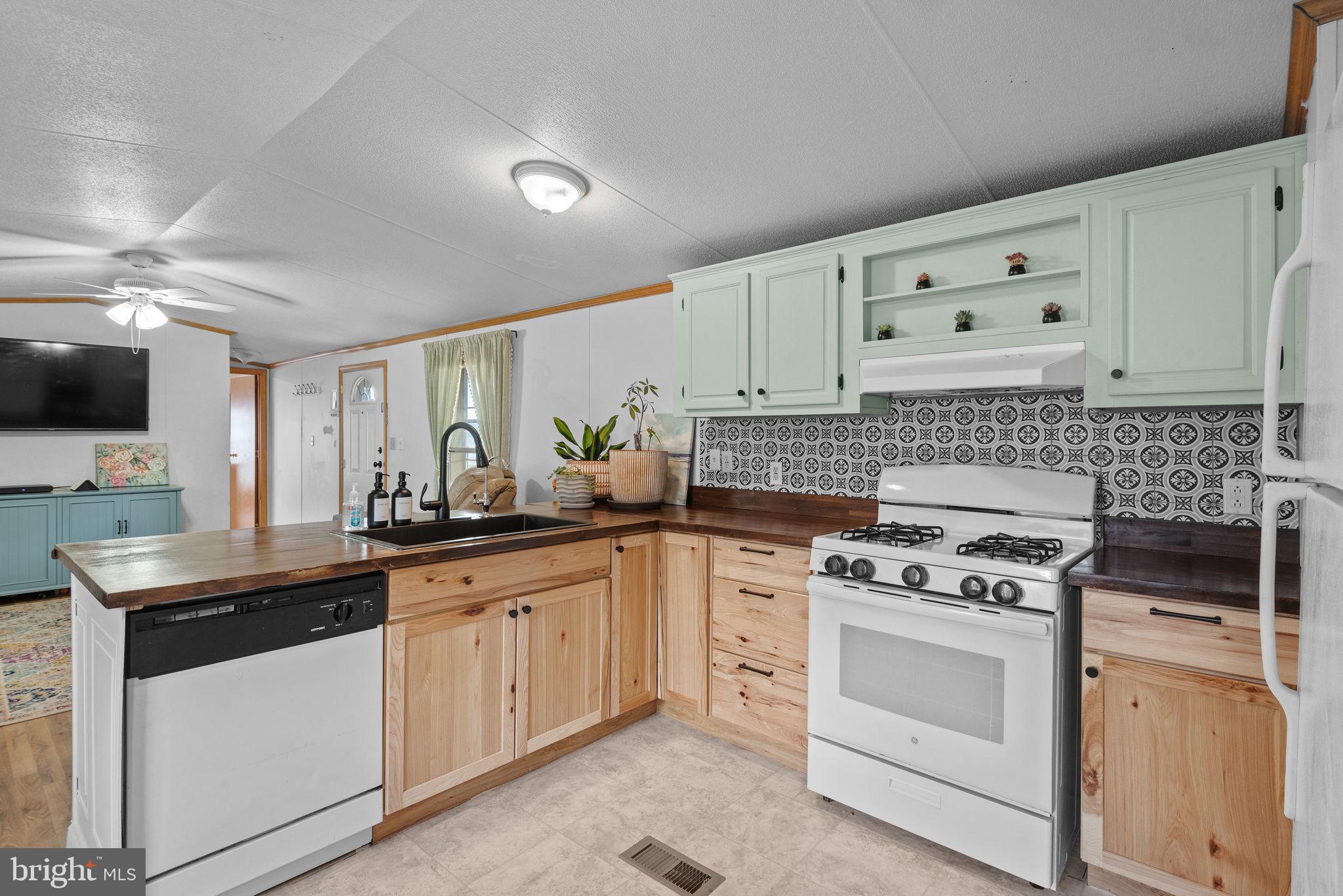 OAK KNOLL ESTATES - Residential